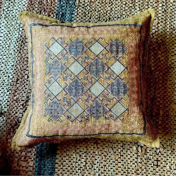 Lulu and Georgia pillows - Picture 1 of 4